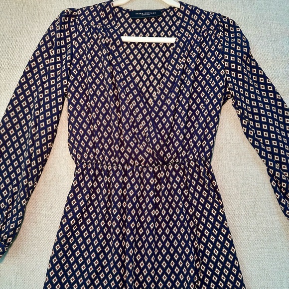 Classy wrap dress with pinched waist available in 2 different colors - Picture 5 of 7